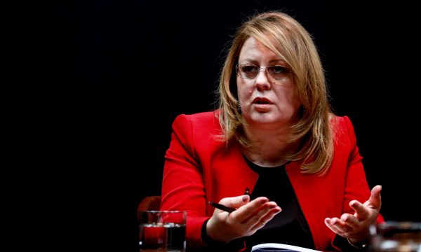 Bajrami: 70.6% e nxënësve vijojnë mësimin pa i pasur në dispozicion të gjitha librat – përgjegjësi kryesor është Kurti