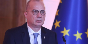 Daçiq refuzoi fotografinë familjare, Hasani: Unë respektoj protokollin e Procesit të Berlinit