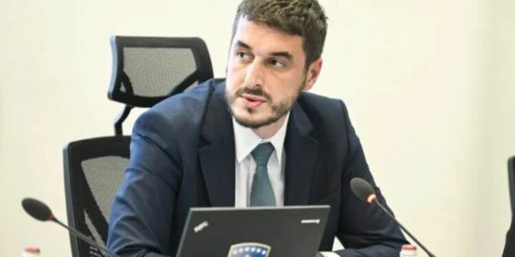 Reagon zëvëndësministri i Arsimit për arrestimin e 16-vjeçarit në Pejë