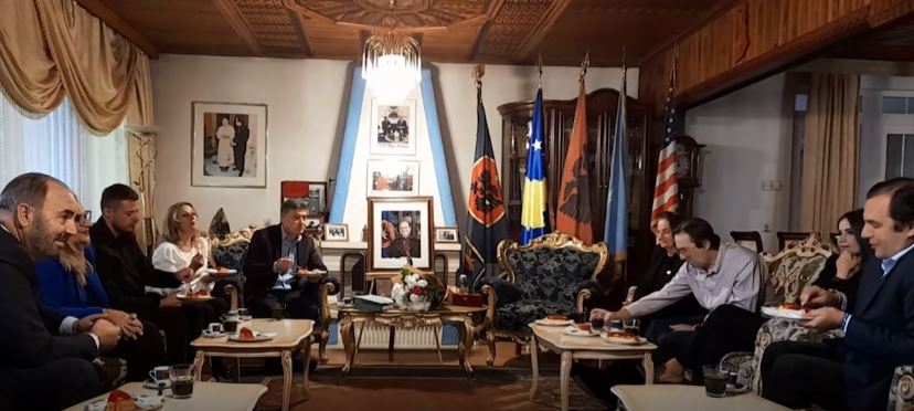 Takohet për herë të parë familja e Ibrahim Rugovës me atë të Adem Demaçit