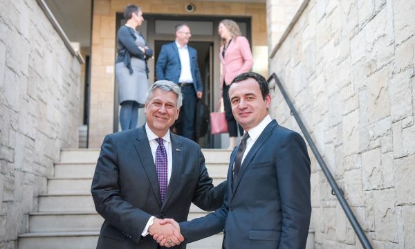 “Asociacioni të rimendohet nga pika zero”: ish-ambasadori amerikan Kosnett flet për situatën pas sulmit të Banjskës
