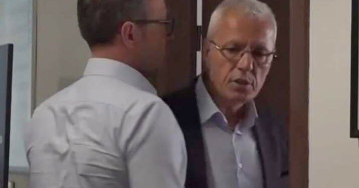 Kurteshi e Hamiti e vazhdojnë “debatin” edhe në korridorin e KQZ-së: Qyqan, mshele gojën!