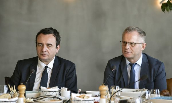 Kurti bashkë me Bislimin do të dalin në konferencë për takimet e Brukselit
