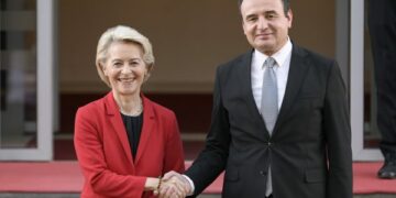 Kurti thotë se e ka njoftuar Presidenten e KE’së çfarë qëndrimi ka Kosova për “Nenin 7 të Marrëveshjes Bazike”