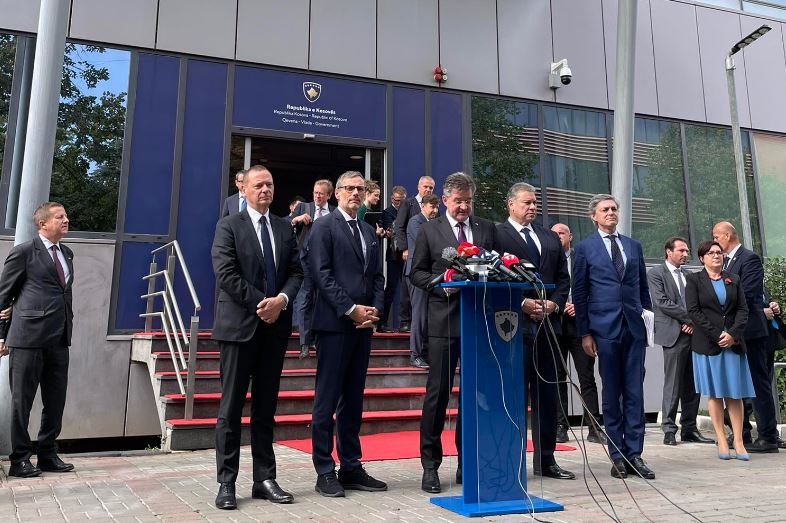 Kryhet takimi me Kurtin, Lajçak: Asociacioni të bëhet pa vonesa, pa atë Kosova s’ka progres drejt BE-së