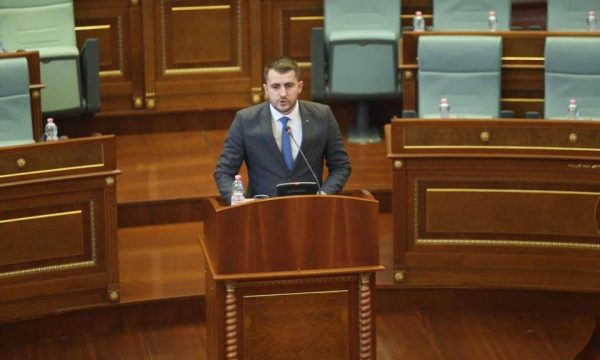 Lushtaku i bën thirrje pushtetit për “reflektim”