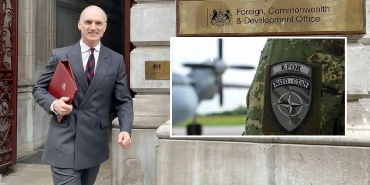 Ministri britanik, Docherty: I lumtur që trupat tona do të përforcojnë KFOR-in në Kosovë
