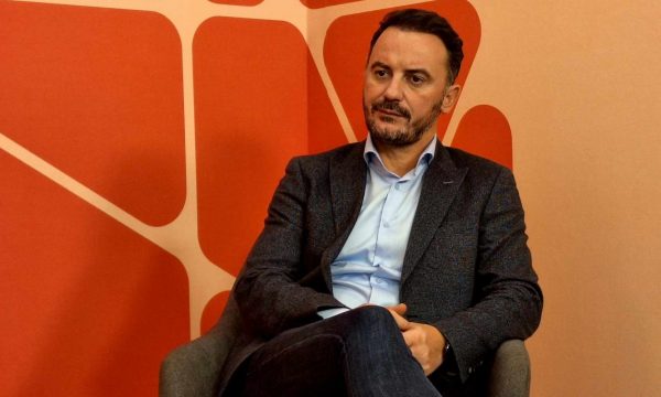 Molliqaj: Ripërcaktimi i kufijve zgjidhja e vetme e konfliktit Kosovë-Serbi, dialogu s’ka kuptim