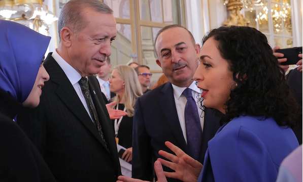 Osmani uron Erdoganin për 100 vjetorin e Republikës: Kosova dhe Turqia kanë një miqësi të rrënjosur thellë