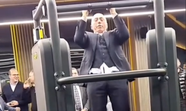 Haradinaj me kostum dëshmon në fitnes formën e mirë fizike