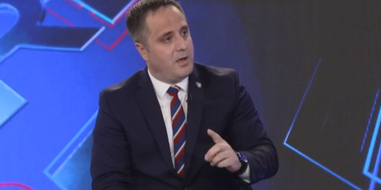 Driton Selmanaj: Macroni i tha Kurtit ti po rren, kjo qeveri e ka kurthuar Kosovën
