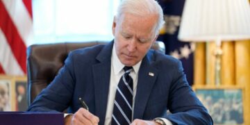 Biden paralajmëron Putinin: Nëse sulmon aleatët tanë në NATO, do të kemi trupat amerikane në Rusi