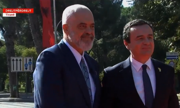 Kurti në Tiranë për Procesin e Berlinit, Rama e pret me buzëqeshje