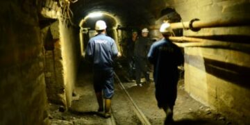 Minatorë akuzojnë Qeverinë për propagandë: Paga mesatare në Trepçë është 700-750, jo 1250 euro