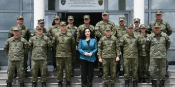 Presidentja Osmani shkon në Kazermën “Adem Jashari”