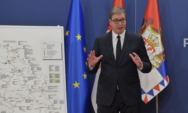 Që nga fillimi i vitit, Vuçiq është paraqitur 248 herë në televizionet serbe që vet i kontrollon