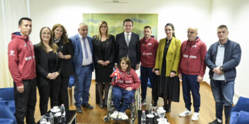 Kryeministri Kurti priti në takim përfaqësues nga Komiteti Paralimpik i Kosovës
