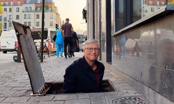 Bill Gates e kaloi ditën në kanalizime (Pamje)