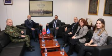 Ministri Maqedonci priti në takim ambasadorin e ri të Shqipërisë, Petrit Malaj