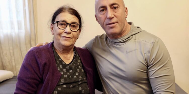 Ditëlindja e heroit Luan Haradinajt, Ramushi uron nënën Rukë: Nanë, Urime ditëlindja e 50-të e Luanit