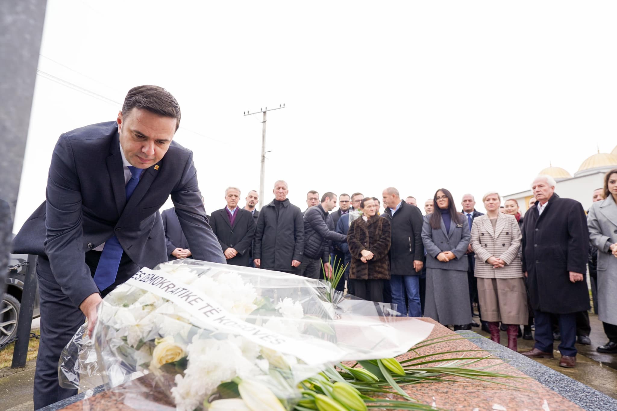 23 vjet nga vrasja e Xhemail Mustafës, LDK bën homazhe te varri i tij