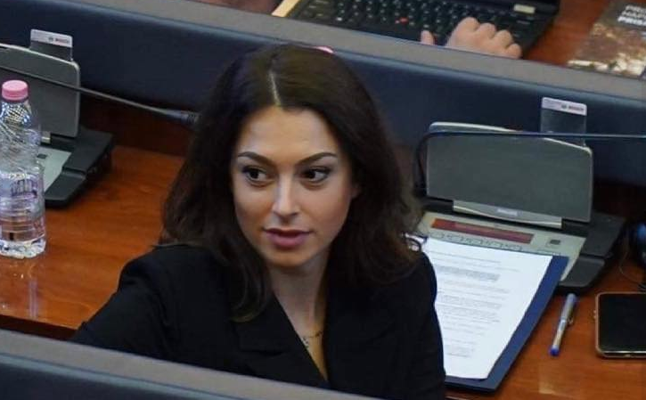 Kica-Xhelili: Unë hap gojën të marr frymë, VV me thonë “ti mos fol se je në LDK”
