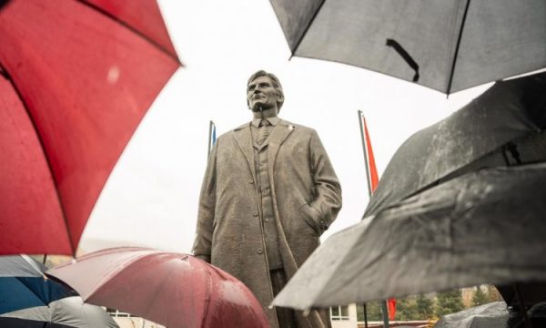 Peja nderon veprimtarin Smajl Hajdaraj me shtatore, Abdixhiku: Ishte Rugovist shembullor