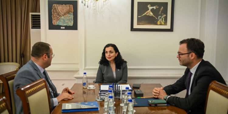 Guvernatori Ismaili pritet nga Osmani, e njofton presidenten për zhvillimet në sistemin financiar