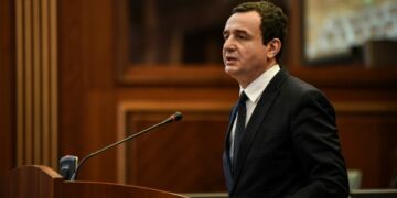 Kurti opozitës: Vuçiqi nuk po nënshkruan me mua, a po më mësoni çfarë keni bërë ju kur ishit në pushtet
