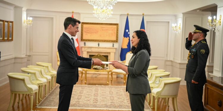 Osmani priti në takim ambasadorin Spreche, e njoftoi nga afër në lidhje me aktin e agresionit që ka kryer Serbia me 24 shtator