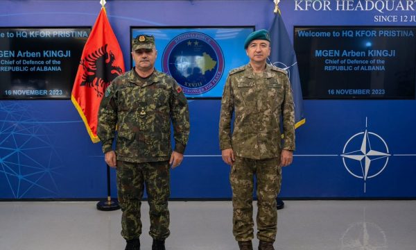 Komandanti i KFOR-it vlerëson kontributin e madh të Shqipërisë në këtë mision
