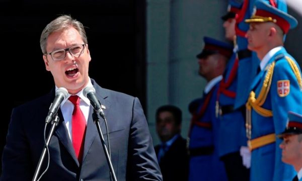 Vuçiq reagon pasi analisti i njohur tha se Serbia po përgatitet për luftë: Është lobist shqiptar