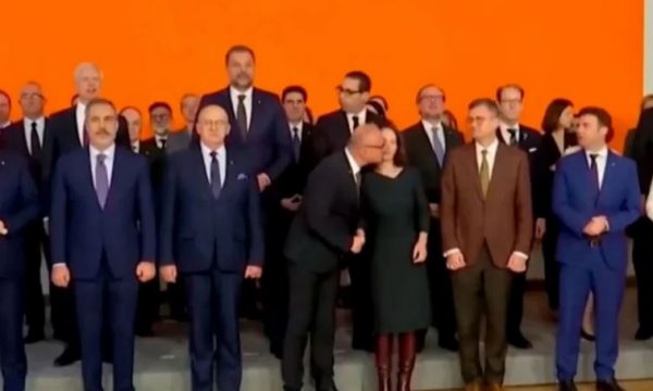 Puthi ministren gjermane Annalena Burbock në Berlin, akuzohet për abuzim seksual ministri kroat