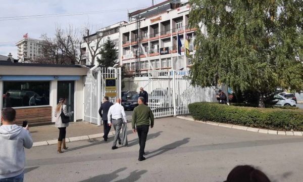 Krasniqi, Haradinaj e Haziri takohen me Lajçakun në zyrën e BE-së