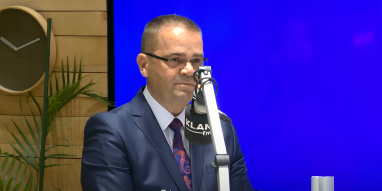 Paratë false në Kosovë, ish-guvernatori i BQK-së: Të ndryshohet metoda e pagesave dhe të trajnohen stafet