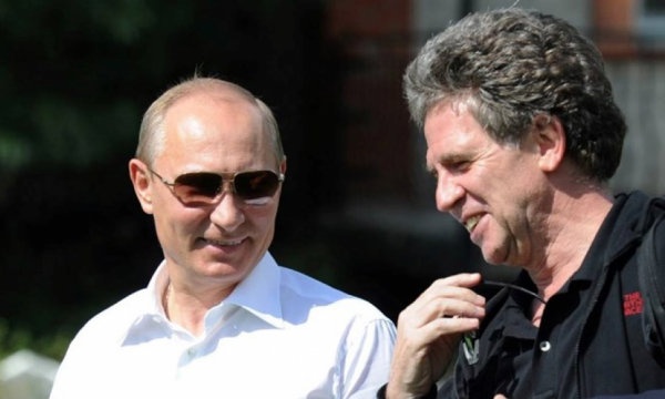 Një gazetar i madh gjerman lavdëroi Putinin në librat e tij, zbulohet se ai mori pagesa të mëdha nga një oligark rus