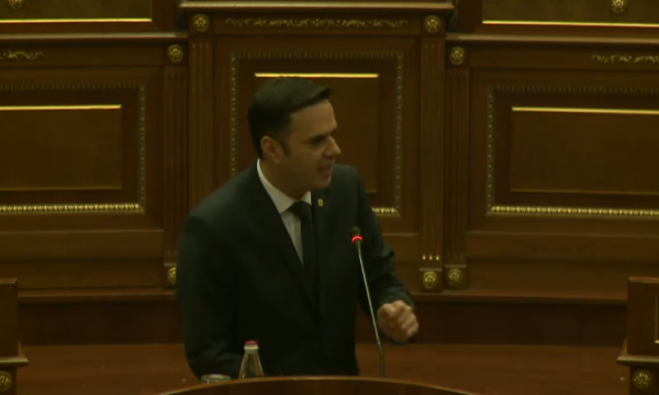 Abdixhiku: Kurti po rren, po shkel mbi trupat e atyre që vdiqën për kauzë, si fle ky njeri