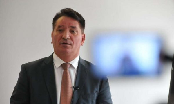 Lekaj për Kurtin: I vonuar në çdo aspekt, po proklamon projekte të filluara në qeverinë Haradinaj