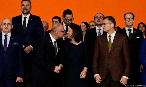 Puthja ndaj Baerbock: Ministri i Jashtëm kroat kërkon falje
