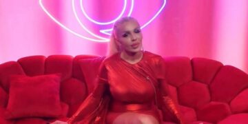 Oopss, ka i kem maraklit? Del videoja ku Edona James aksidentalisht nxjerr gjoksin në fushë