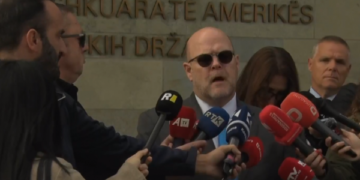Drafti i Asociacionit përmbush të gjitha kriteret që i parasheh SHBA-ja, krejt çka tha Hovenier në më pak se 10 minuta konferencë