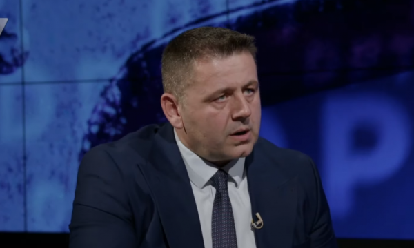Bekë Berisha për draftin e Asociacionit: Nga dy faqe, u bë një libër me privilegje shtesë për serbët