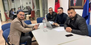 Ish kundërkandidati i Xhafer Tahirit për kryetar të LDK-së në Vushtrri, Adnan Lahu, i bie pishman, pasi e kontestoi kuvendin zgjedhor tash i bashkohet ekipit të Tahirit