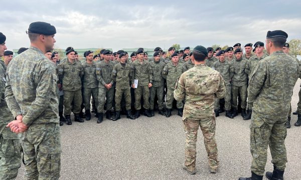 Ushtarët e FSK-së mësojnë nga Forcat e Operacioneve Speciale të SHBA-së, Ambasada amerikane: Bashkë më të fortë