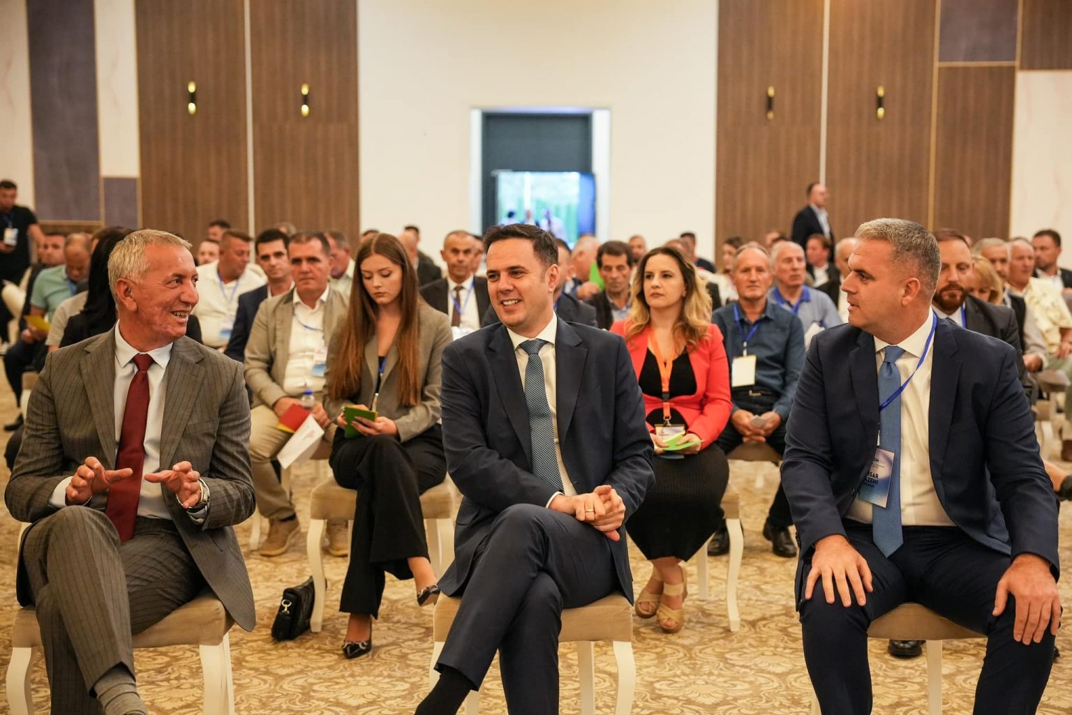 Anton Çuni mbështet Lumir Abdixhikun për kryetar të ri të LDK-së!