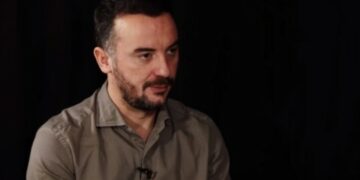 ”Atje u ballafaqova me të burgosur”, Molliqaj tregon se çfarë diskutoi me Thaçin e Veselin në Hagë