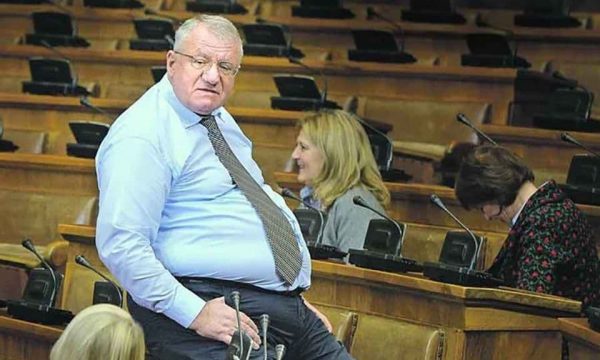Pasi lidhi koalicion me Vuçiçin, Shesheli sërish para Gjykatës Ndërkombëtare në Hagë për krime lufte