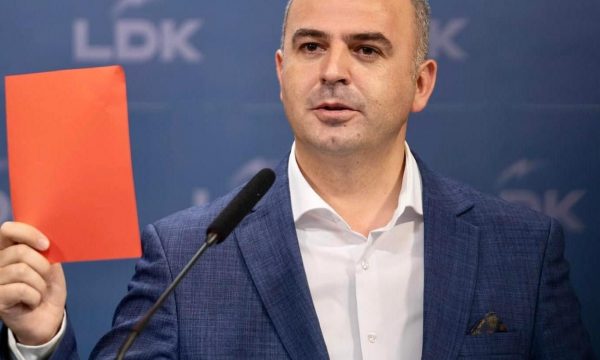 Anëtari i LDK-së: Kushtetuesja i dha karton të kuq Qeverisë Kurti