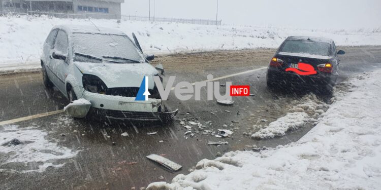 Katër persona të lënduar nga ky aksident i rëndë në Shkabaj (Foto)