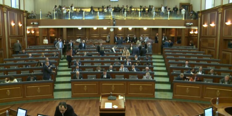 Pas më shumë se tetë orësh përfundon seanca e Kuvendit